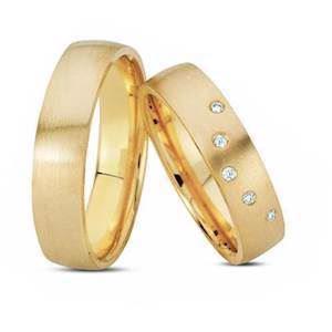 5,0 mm 8 karat guld ringe med 5 stk 0,01 ct diamanter og silkemat overflade